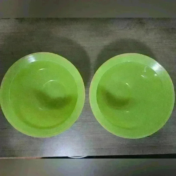 2 Tupperware 3621b impressions bowls, lime green, 550ml - no  lids - Picture 1 of 4